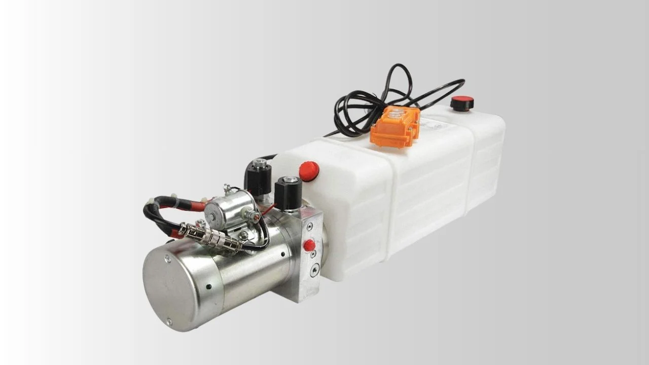 single acting pump with plastic reservoir Single acting pump with white plastic reservoir, compact hydraulic motor and wired remote control